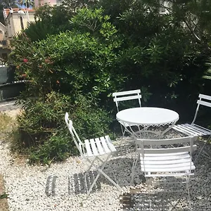 https://cozy-house-with-parking-and-garden.fr-provencehotel.com