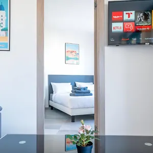 https://modern-3-bedroom-3-bathroom-apartment-in-the-center-of.fr-provencehotel.com